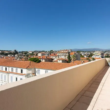 Rooftop Sea View Yourhosthelper